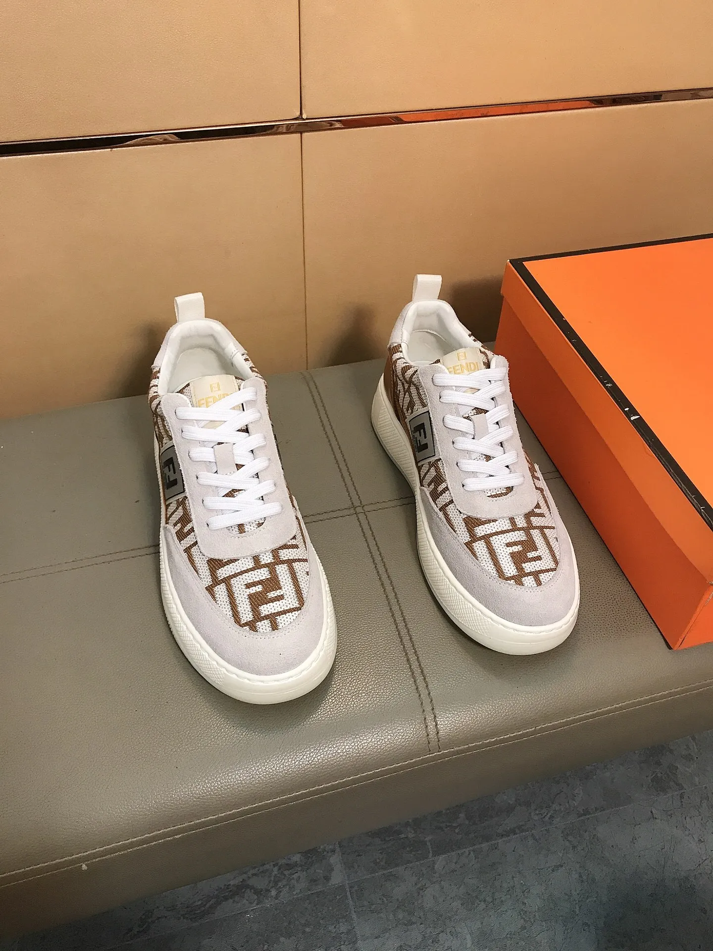 Ex-factory price 420 🔆🔆👉Fendi [Fendi] Men's new low-cut casual shoes are on the market🔥The shoe body is made of brand-specific printed fabric nubuck leather, with sheepskin lining for feet, breathable and does not cover the feet! Fashionable casual shoes 🙈Outsole is ultra-light, non-slip and wear-resistant👣 Standard size 38-44